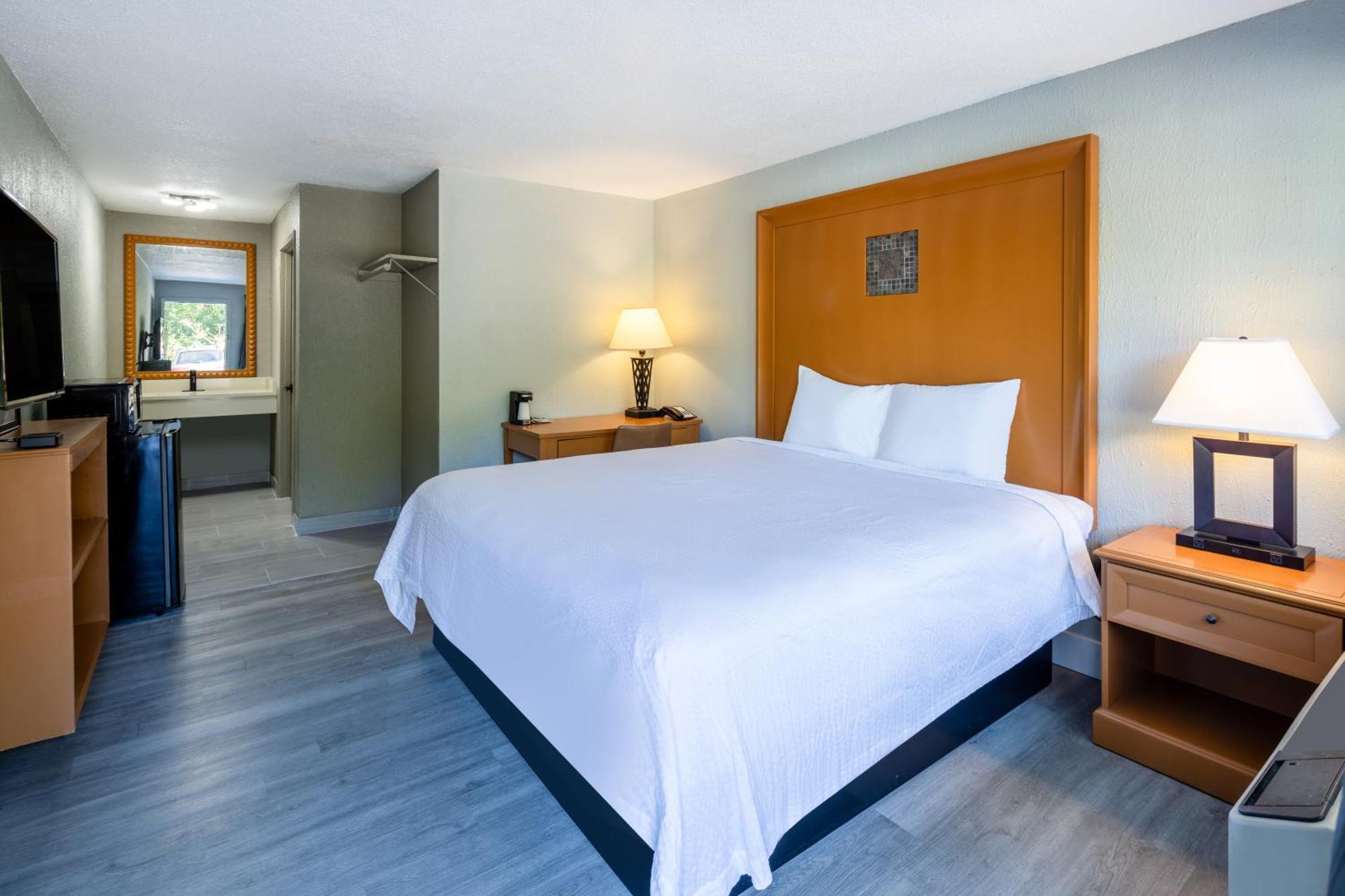 Ocean Inn & Suites Абърдийн Екстериор снимка