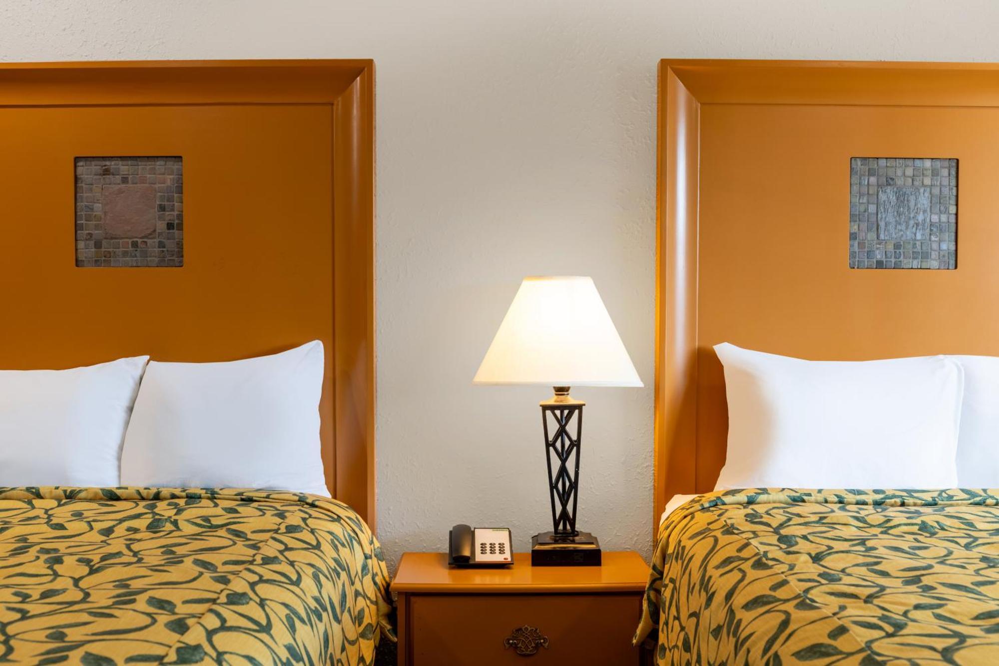 Ocean Inn & Suites Абърдийн Екстериор снимка